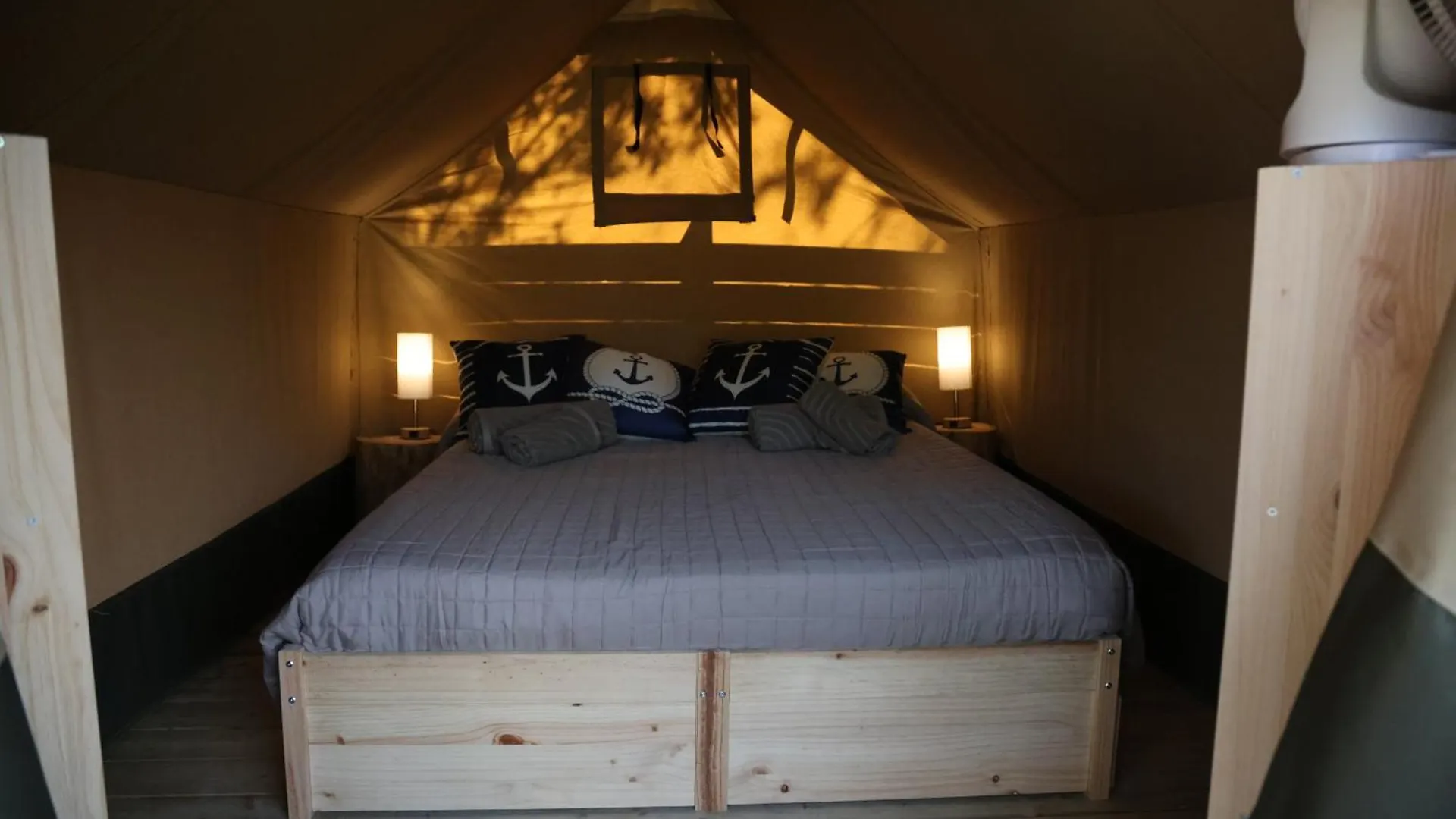 Kasa Tenda Safari Glamping インペリア ラグジュアリーテント